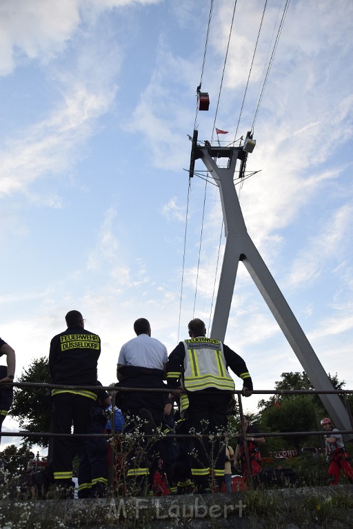 Koelner Seilbahn Gondel blieb haengen Koeln Linksrheinisch P779.JPG - Miklos Laubert